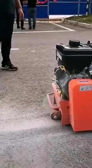 Pulire e preparare la macchina scarificatrice per pavimenti in calcestruzzo, fresatrice per asfalto con motore elettrico